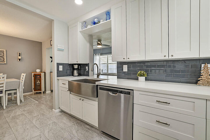 Property Photo:  812 SW 5th Avenue  FL 33426 