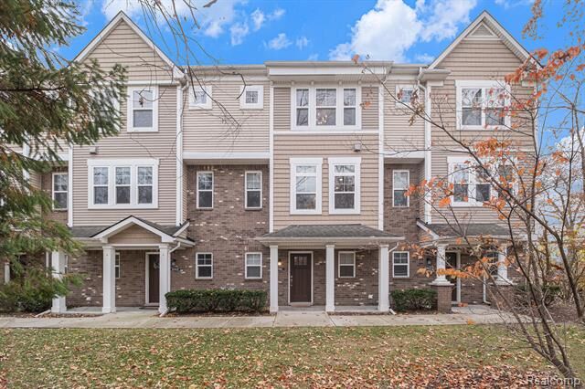 Property Photo:  1091 N Sherman Drive C  MI 48067 