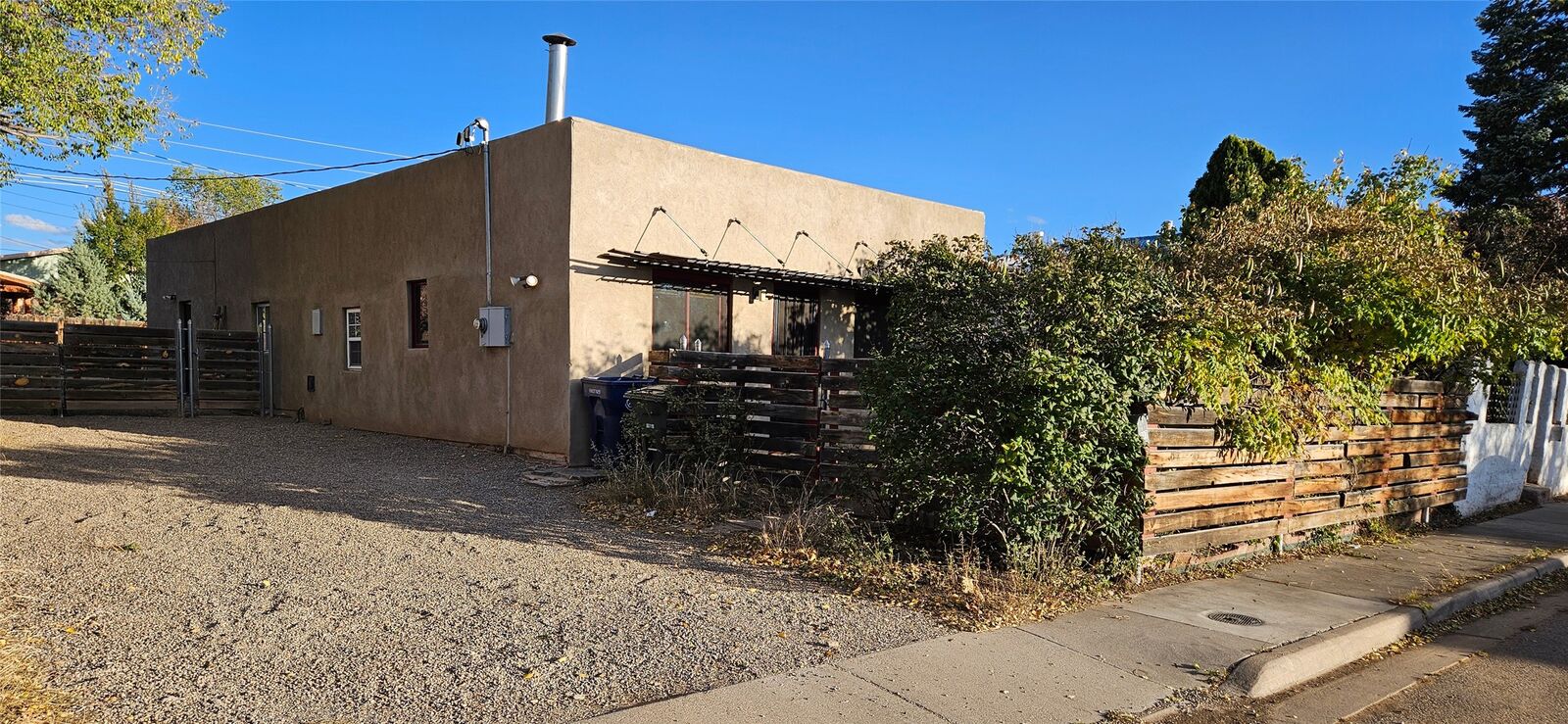 Property Photo:  617 Paulin Street  NM 87505 