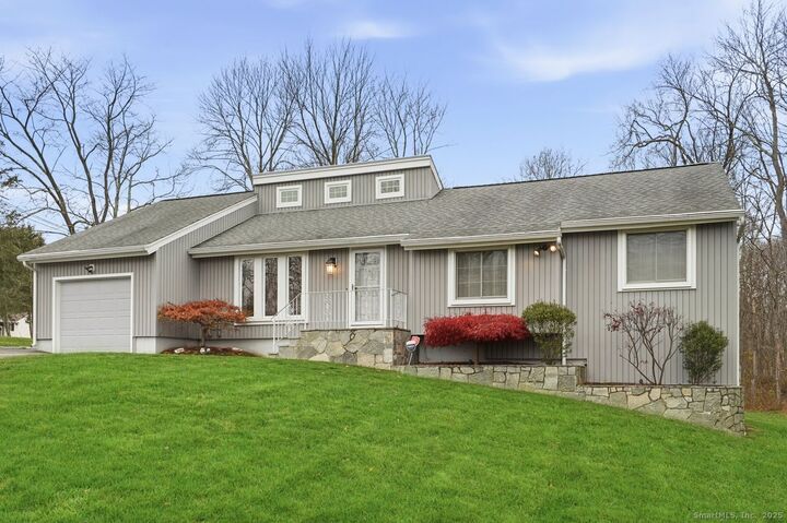 81 School House Road  Wallingford CT 06492 photo