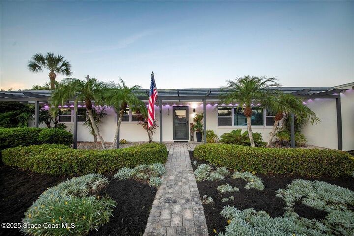 Property Photo:  204 E Coral Way  FL 32903 