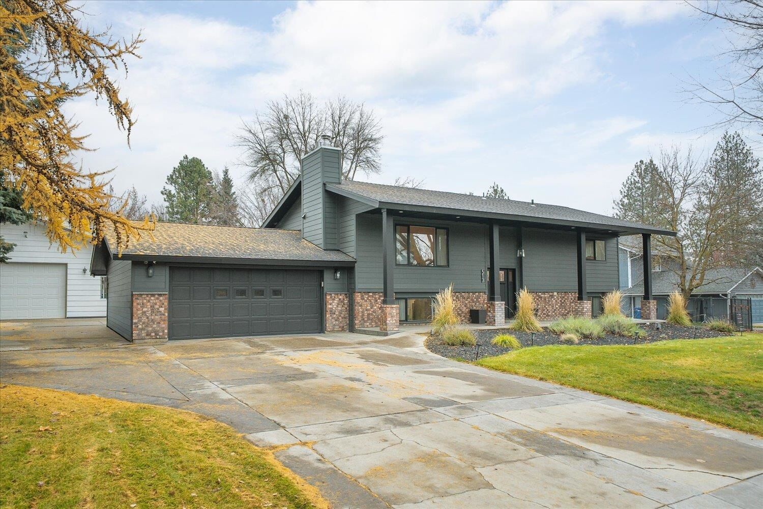 Property Photo: 513 E Silver Pines Ct WA 99005