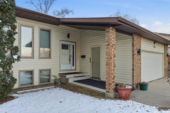 Property Photo:  139 Benesh Crescent  SK S7K 6N6 