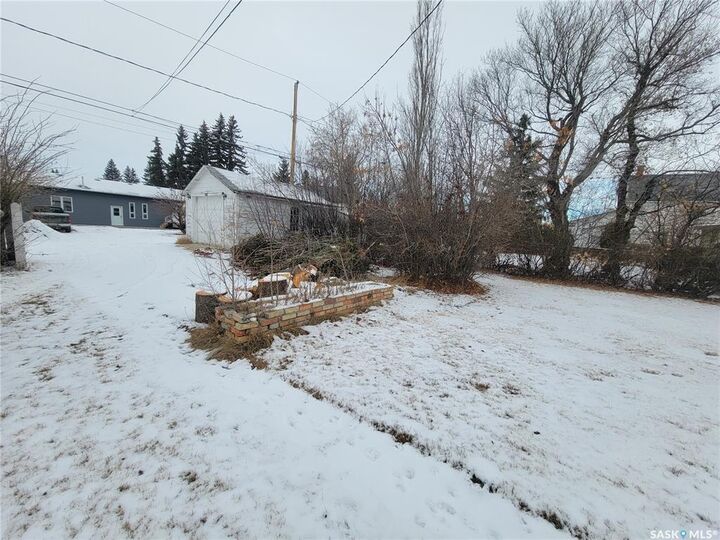 Property Photo:  411 1st Street W  SK S0K 4W0 