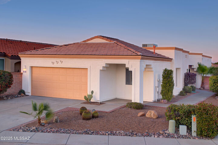 Property Photo:  1964 W Calle Estio  AZ 85622 