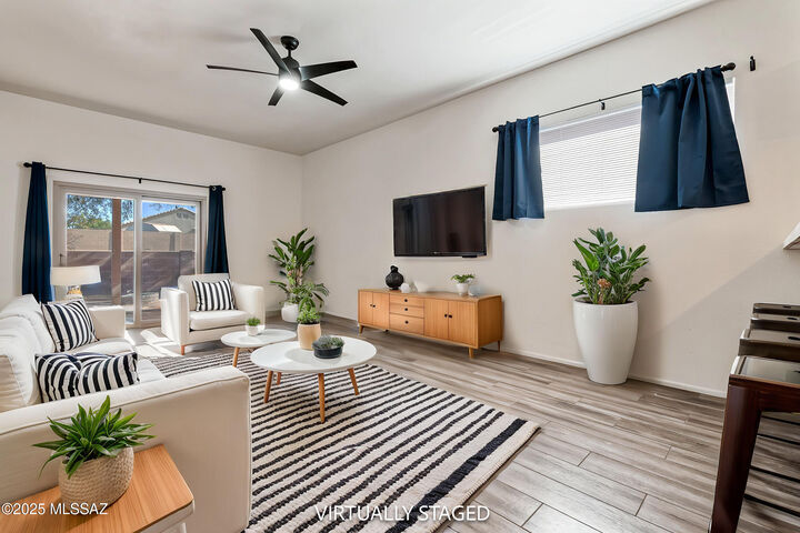 Property Photo: 8313 S Via Del Palacio AZ 85747