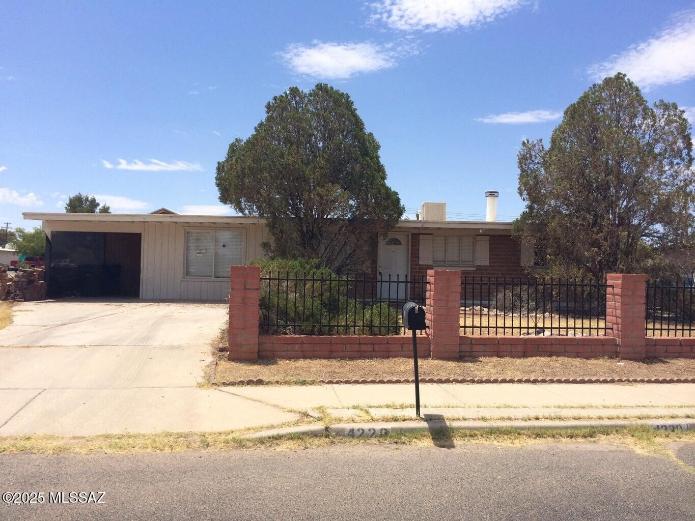 Property Photo: 4220 E 27th Street AZ 85711