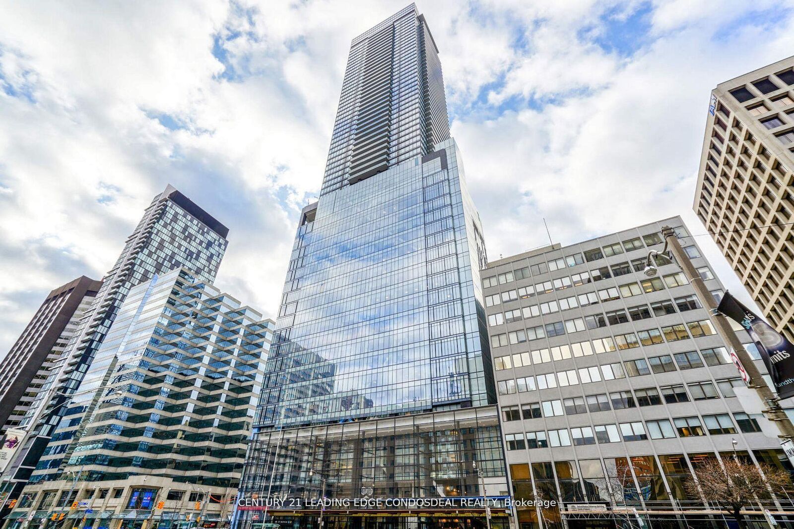 Property Photo: 488 University Avenue 4111 ON M5G 0C1