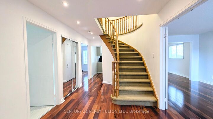 Property Photo:  1339 Quinpool Court  ON L5C 4J3 