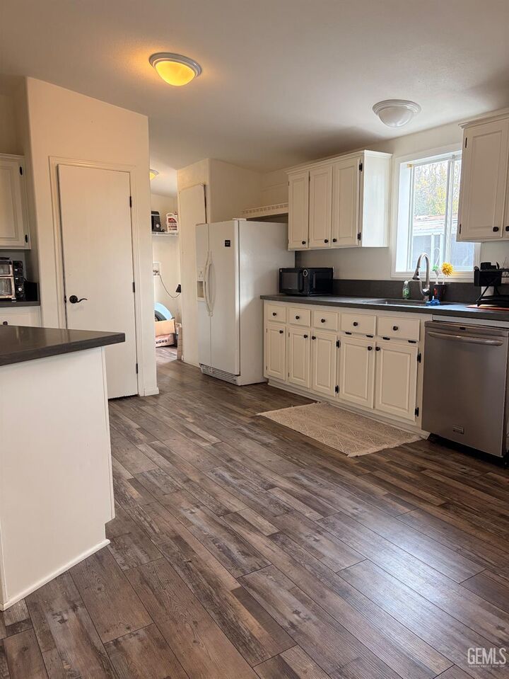 Property Photo:  14035 Rosedale Highway 93  CA 93314 