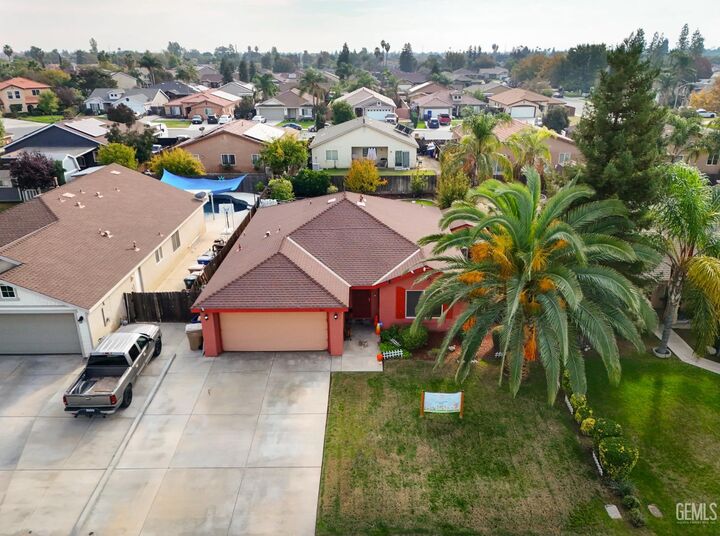 Property Photo:  3711 Ridgemont Street  CA 93313 