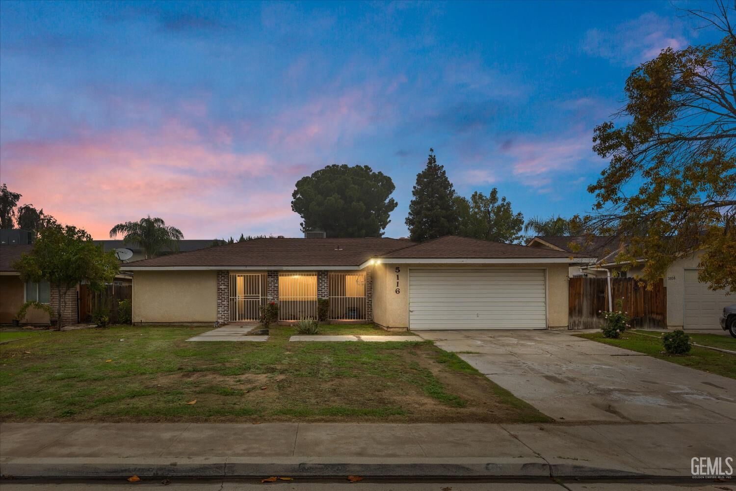 Property Photo:  5116 Sherman Avenue  CA 93309 