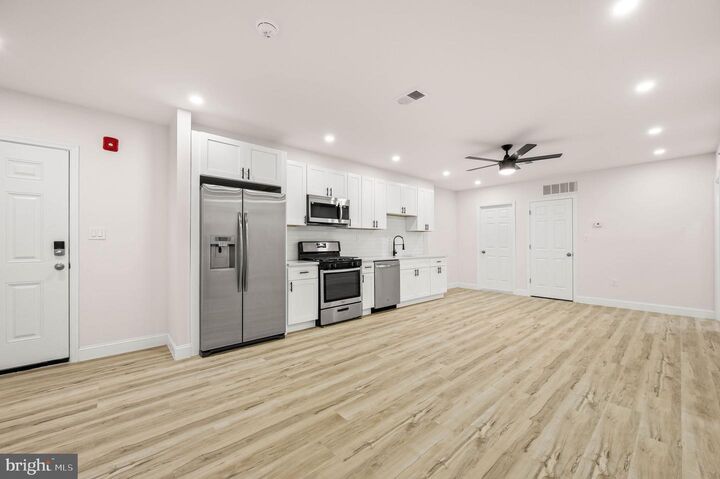 Property Photo: 437 W Girard Avenue 39 4 PA 19123