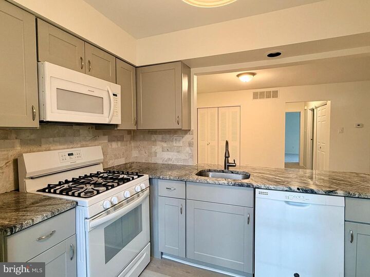 Property Photo:  213 Boothby Court  NJ 08080 