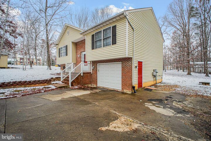 Property Photo: 12502 Warren Lane VA 22551
