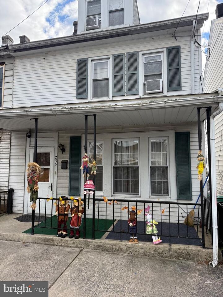 Property Photo:  235 Valley Street  PA 17959 