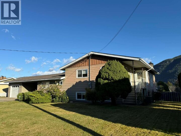 Property Photo: 2621 6th Avenue BC V1N 2W3