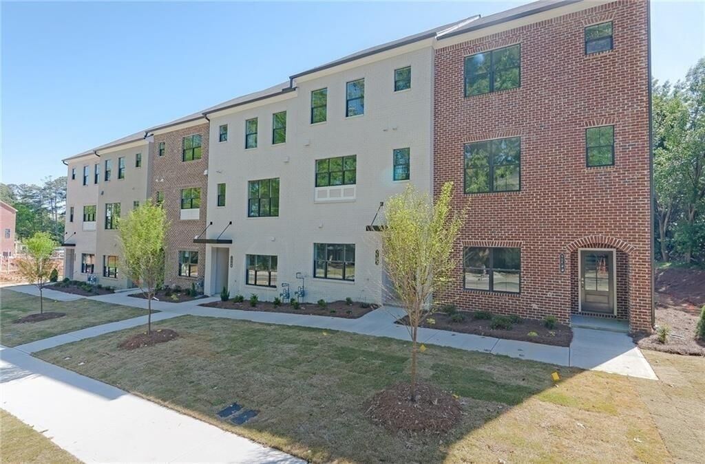 Property Photo:  2786 Woodland Terrace  GA 30080 