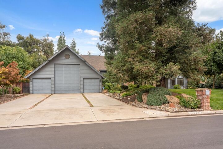 Property Photo: 7442 N Tahan Avenue CA 93711