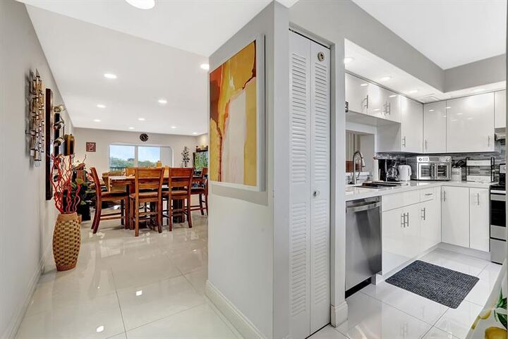 Property Photo: 1401 SW 128th Ter 406H FL 33027