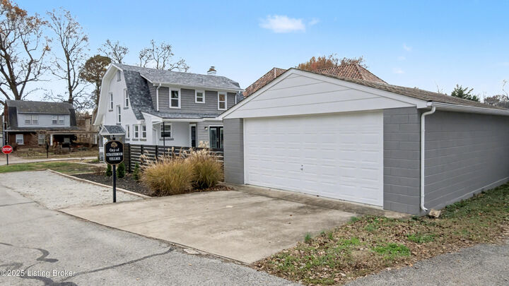 Property Photo: 2221 Lowell Ave KY 40205