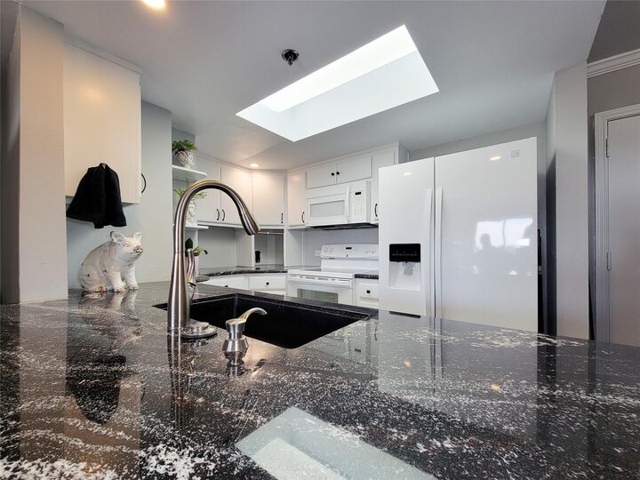 Property Photo: 3525 Sage Road 402 TX 77056