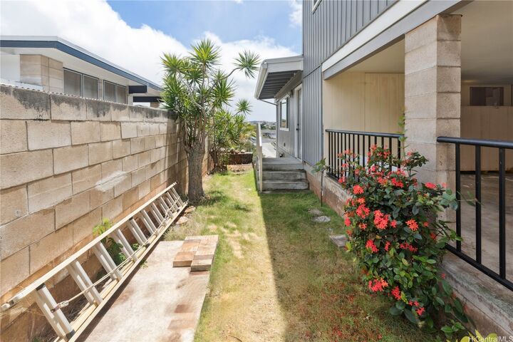 Property Photo: 1661 Hakuaina Place HI 96819