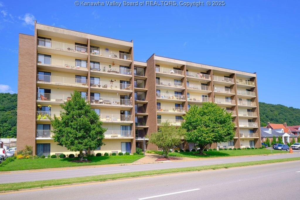 Property Photo: 2106 Kanawha Boulevard 503 WV 25311