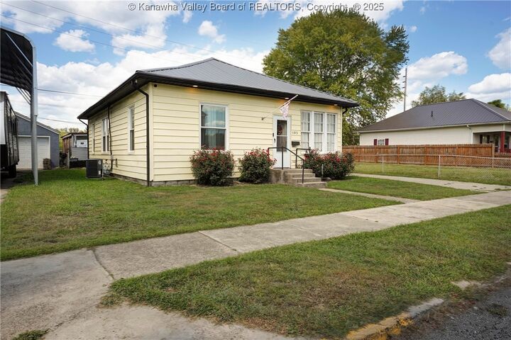 Property Photo: 105 9th Avenue WV 25303