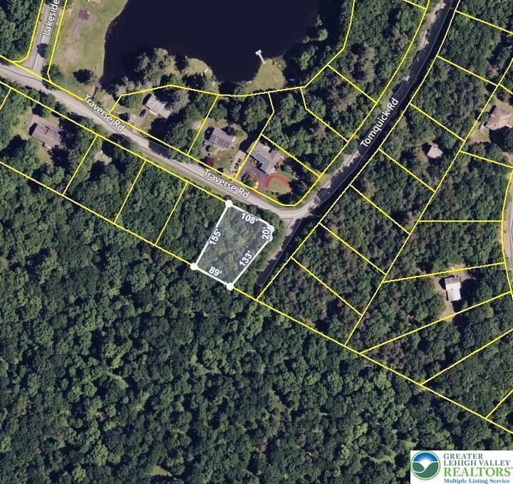 Property Photo: 302 Traverse Road PA 18328