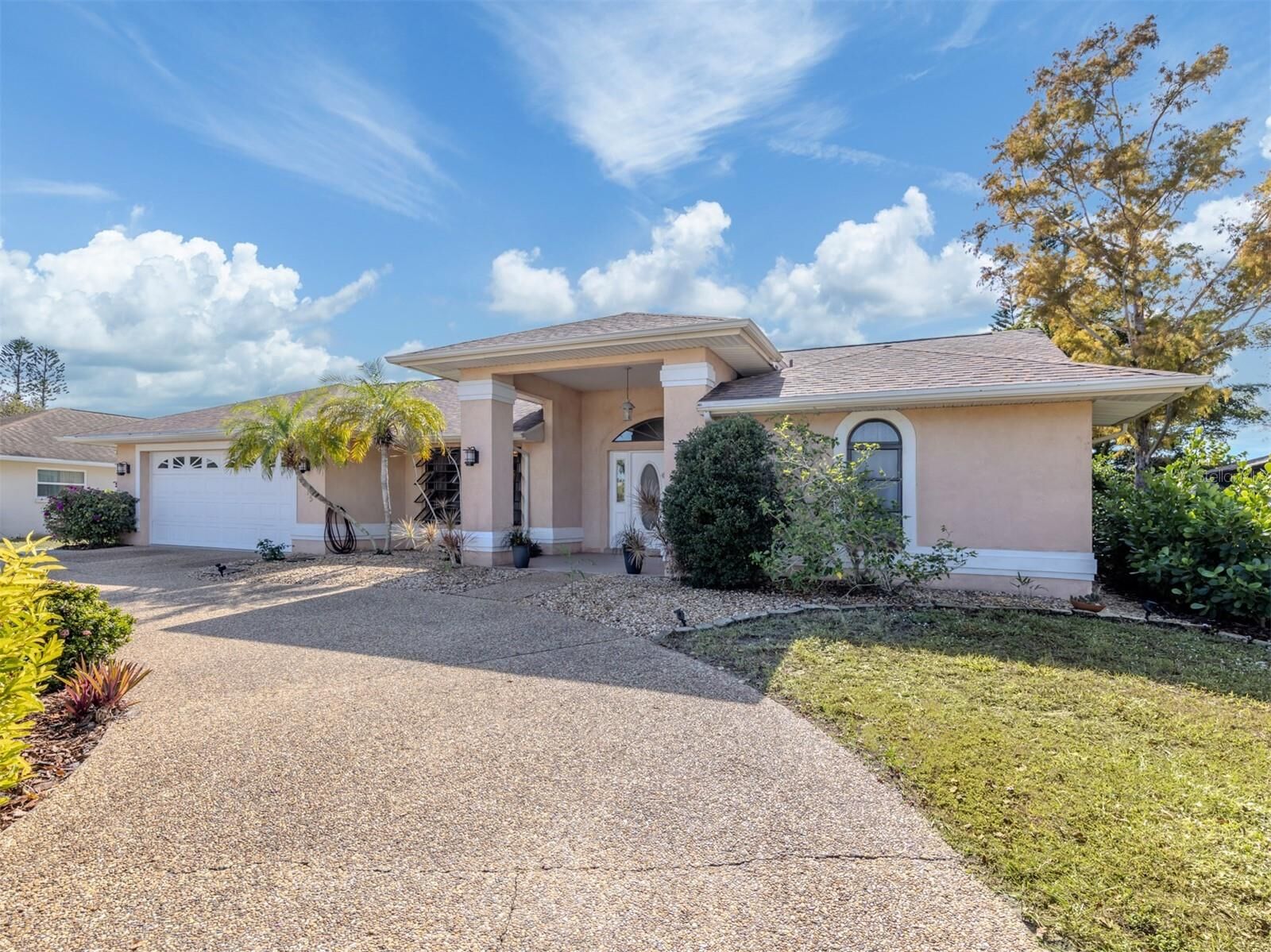 Property Photo:  1215 Paradise Way  FL 34285 