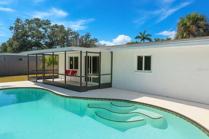 Property Photo:  4201 14th Way NE  FL 33703 