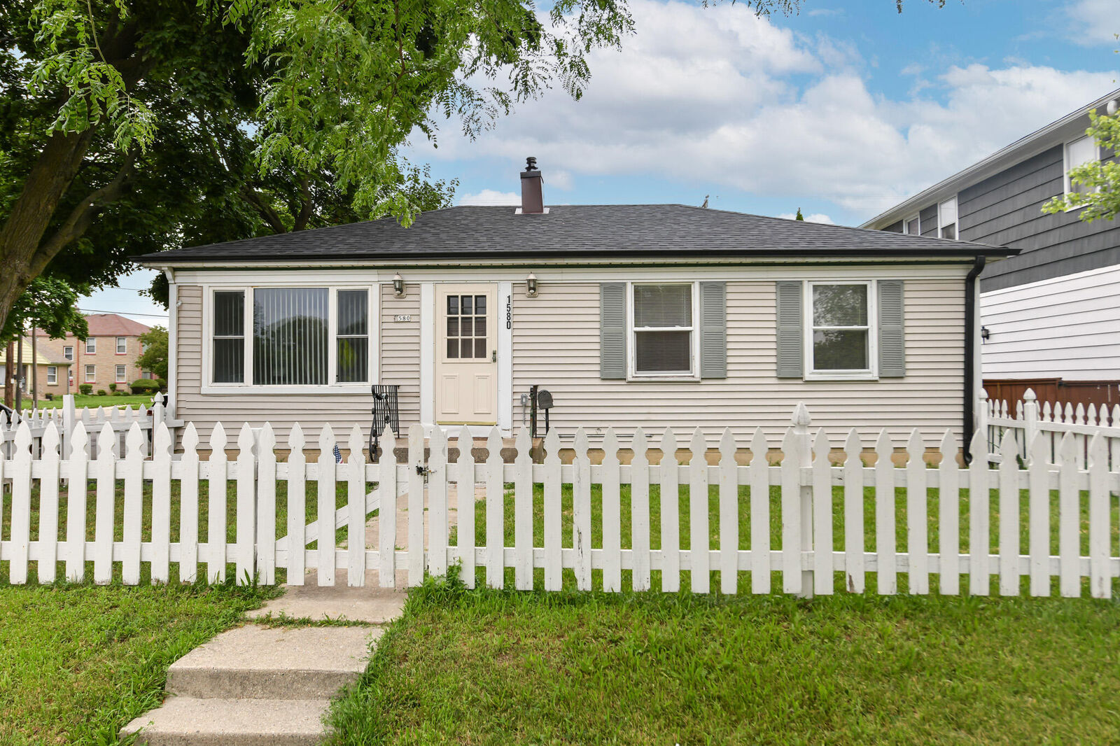 Property Photo: 1580 W Howard Ave WI 53221