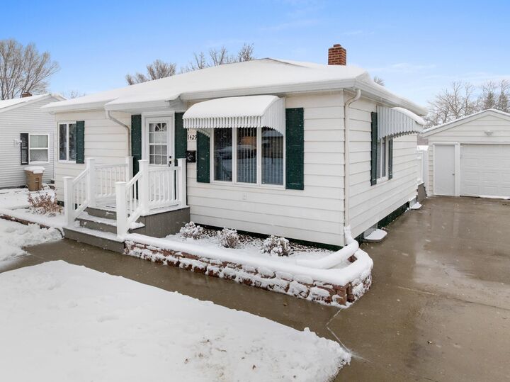 Property Photo:  1429 5th St SW  ND 58701 