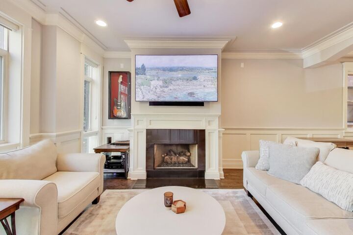 Property Photo: 1169 W Eddy Street 101 IL 60657