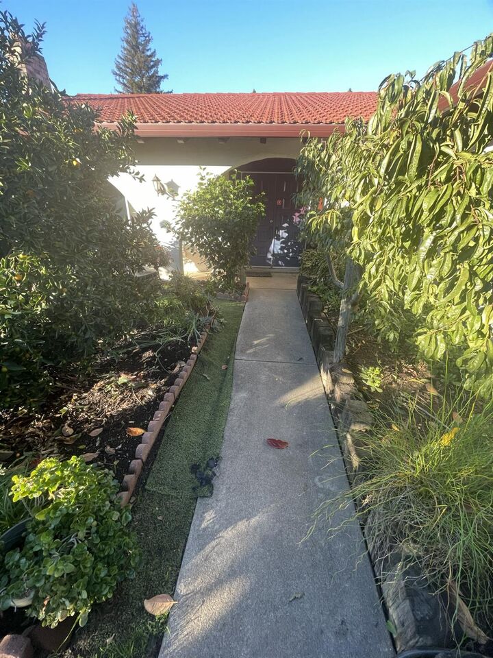 Property Photo: 2852 Rascommon Way CA 95827