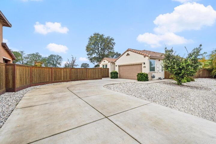 Property Photo:  10118 Cornice Court  CA 95757 