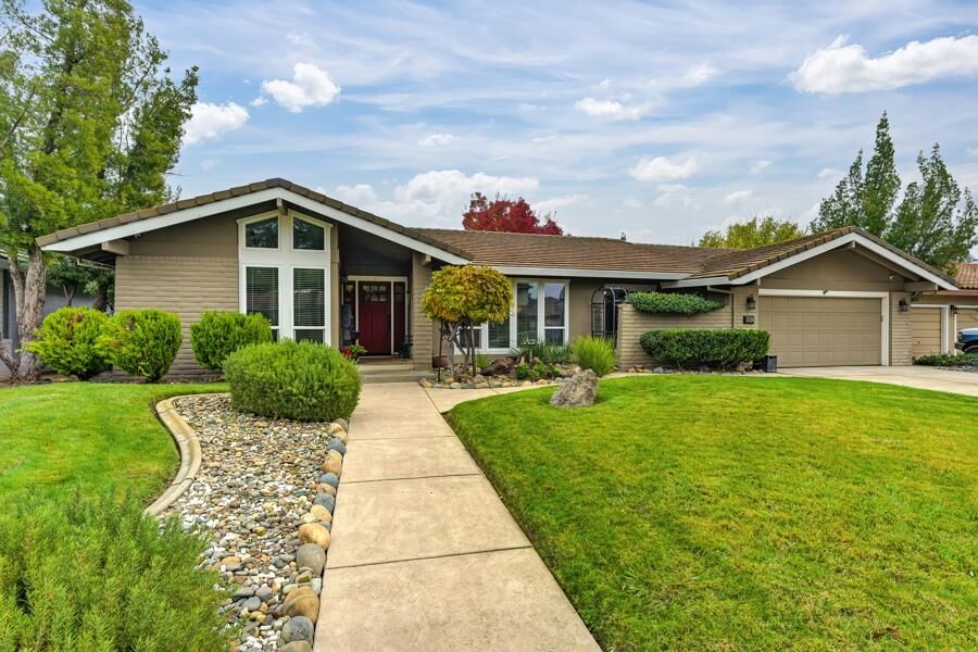 Property Photo: 6901 Pera Drive CA 95683