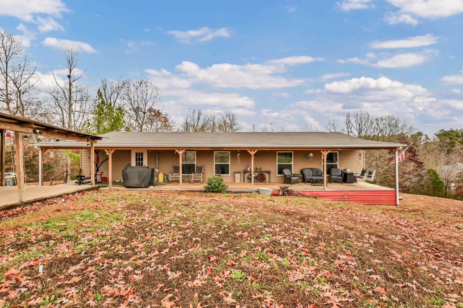 Property Photo: 124 Old Lafayette Rd TN 37023