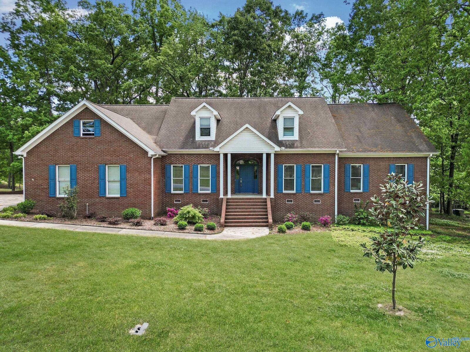 Property Photo:  1504 Magnolia Drive NW  AL 35640 
