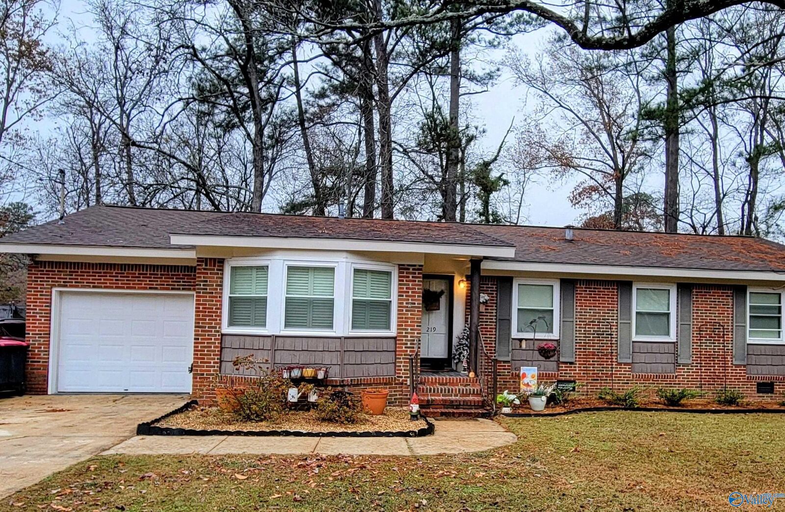 Property Photo:  219 Cordell Street  AL 35901 