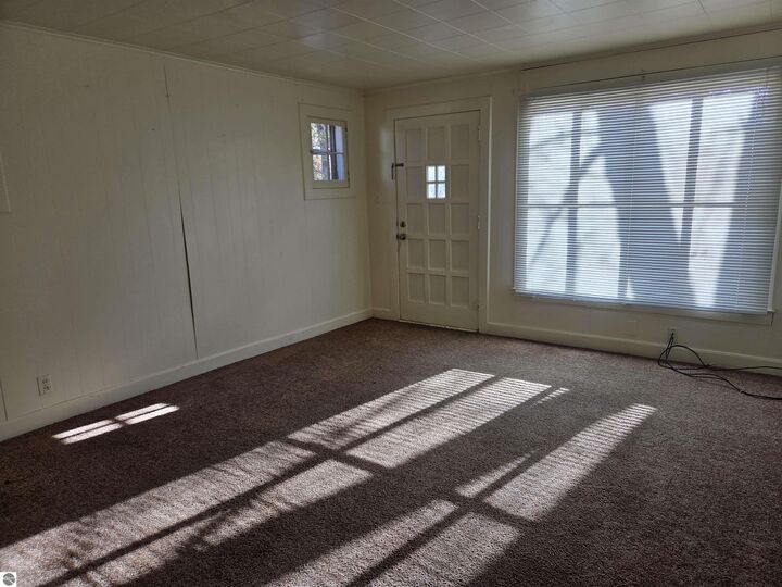 Property Photo:  517 E Bennett Avenue  MI 48858 