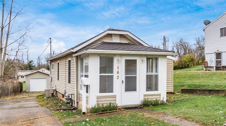 Property Photo:  862 Wabash Avenue  OH 43701 