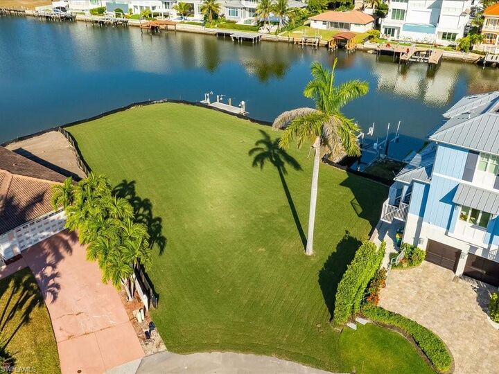 Property Photo:  231 Trade Winds Ave  FL 34108 