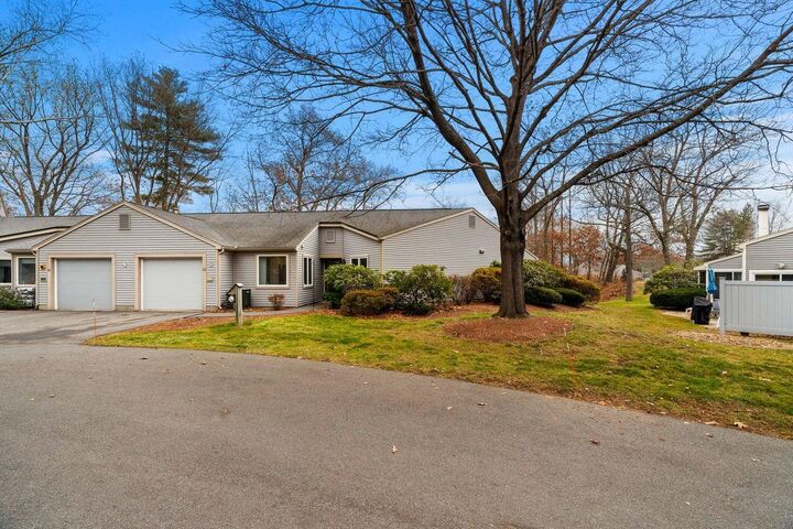 33 Walden Pond Drive  Nashua NH 03064 photo