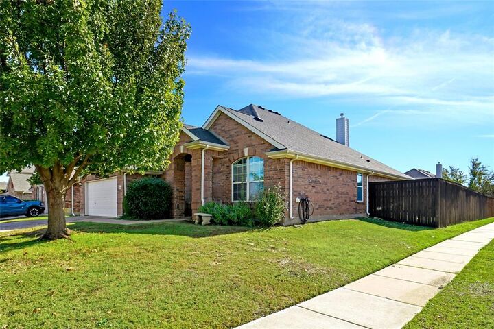 Property Photo: 4000 Elmgreen Drive TX 76262