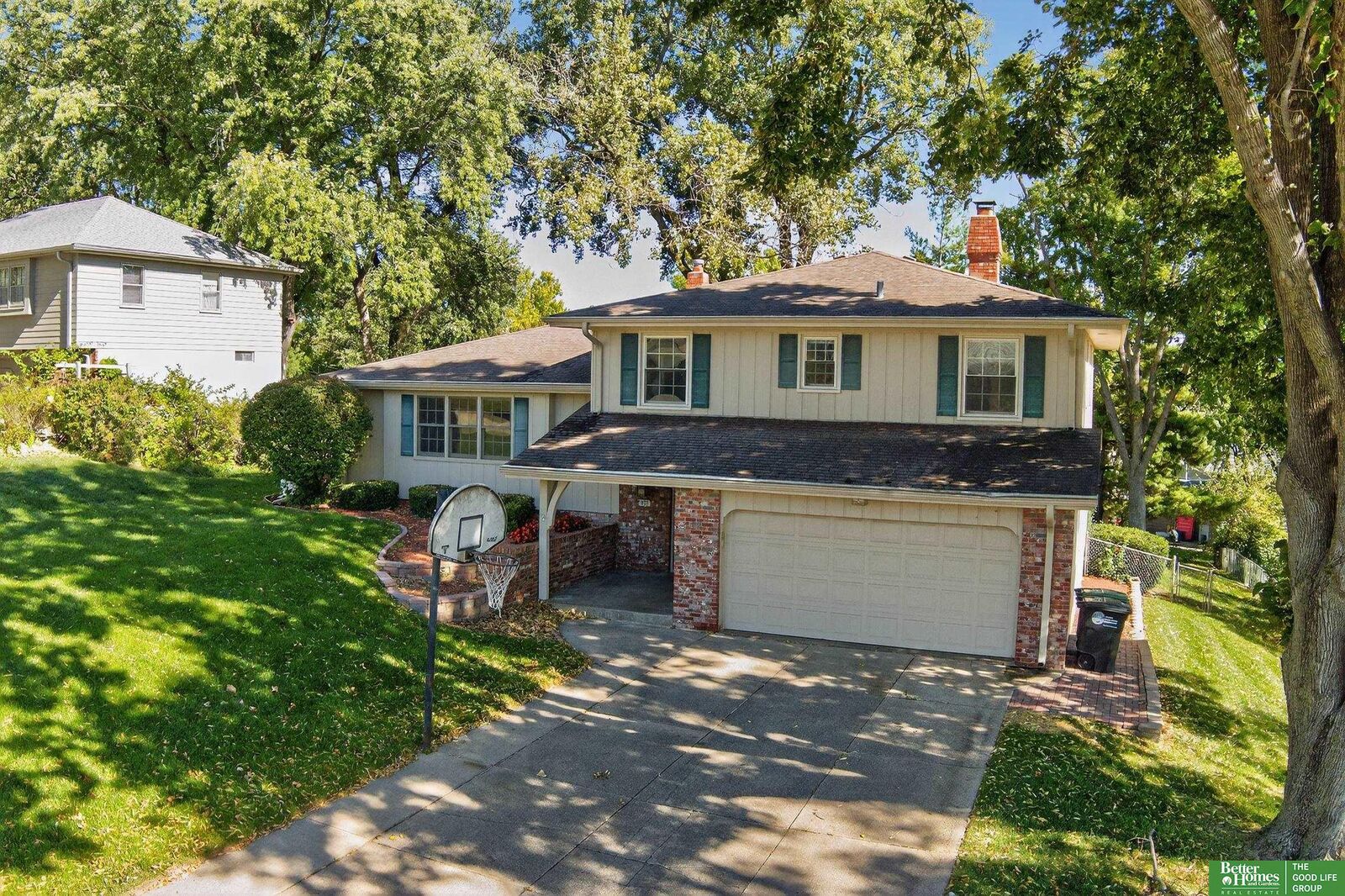 Property Photo:  827 S 121st Street  NE 68154 