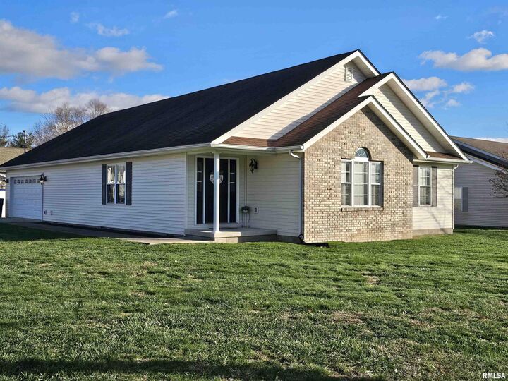 408 W Beacon Court  Mt Vernon IL 62864 photo