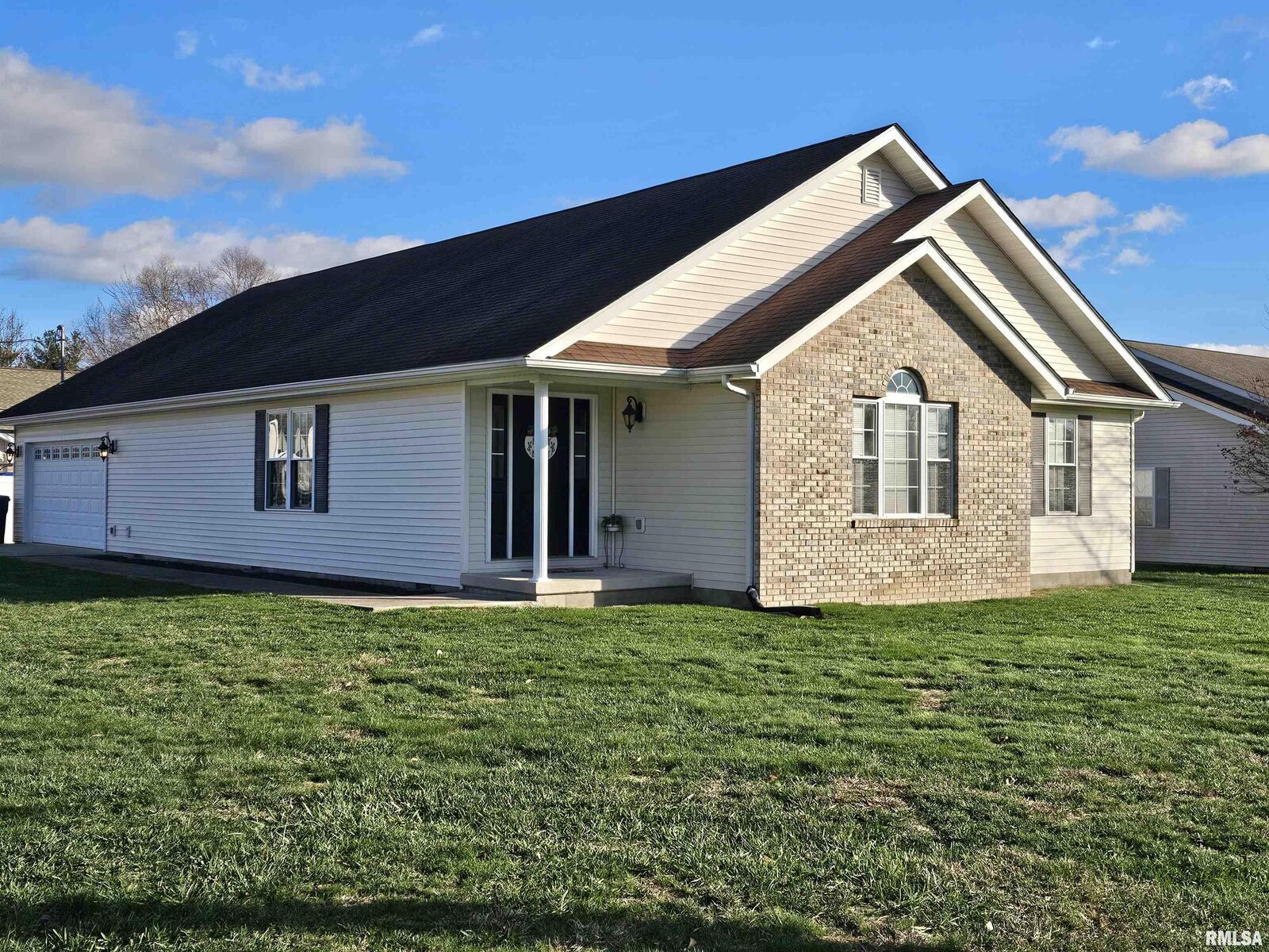 Property Photo:  408 W Beacon Court  IL 62864 