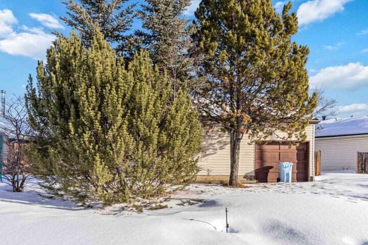 Photo de la propriété:  114 Bird Crescent  AB T9H 4T2 